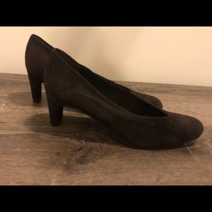 Stuart Weitzman Suede Pumps 2.5 inch Heel